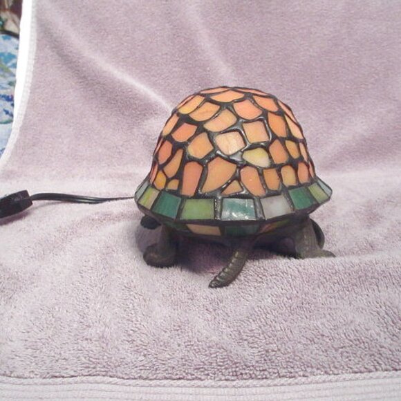 Vtg Tiffany Style Stained Glass Turtle Accent Lamp 9" Night Light On Off Switch - Picture 6 of 9